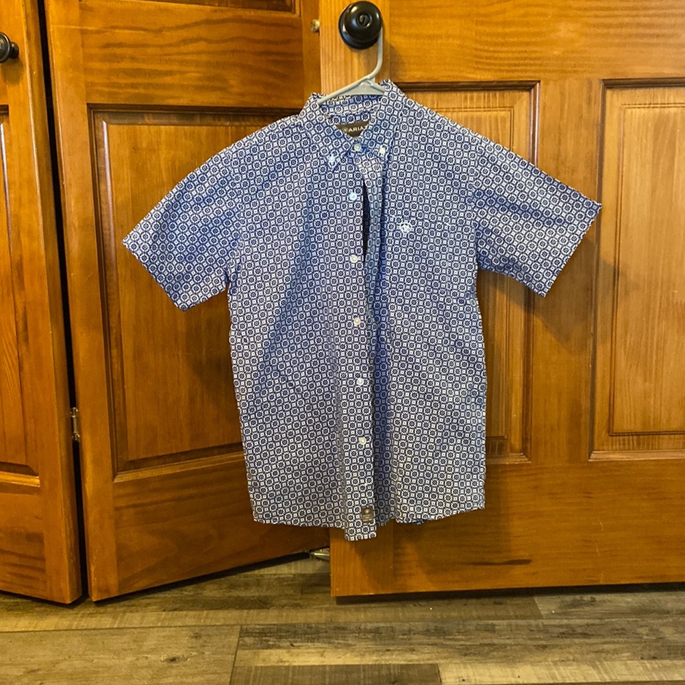 Boy’s Ariat Short Sleeve Button Down Shirt- large (14-16)